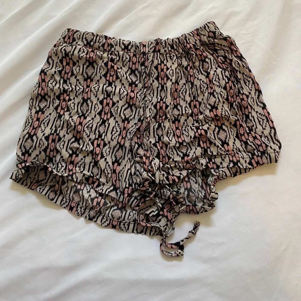 Brandy Melville Printed Shorts OS - Picture 1 of 3